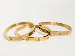 Hand Cuffs Gold Platted