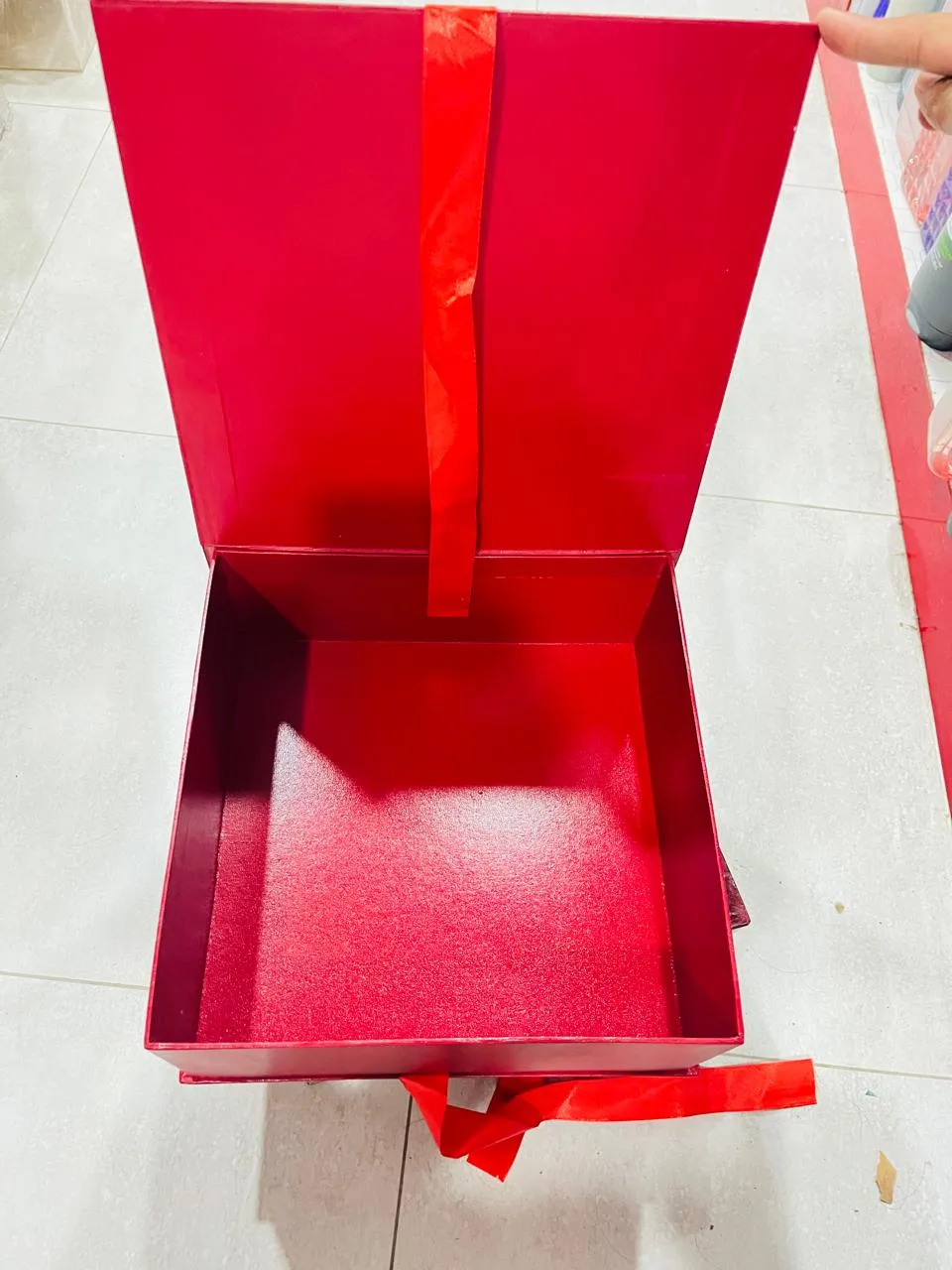 Gift Box Choras Ribbon Red Color